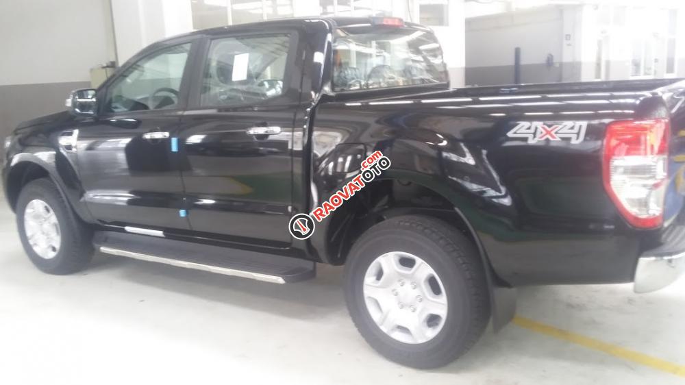 Bán xe Ford Ranger XLT 4x4 MT đời 2017, màu đen, xe nhập giá cạnh tranh, hỗ trợ trả góp-8