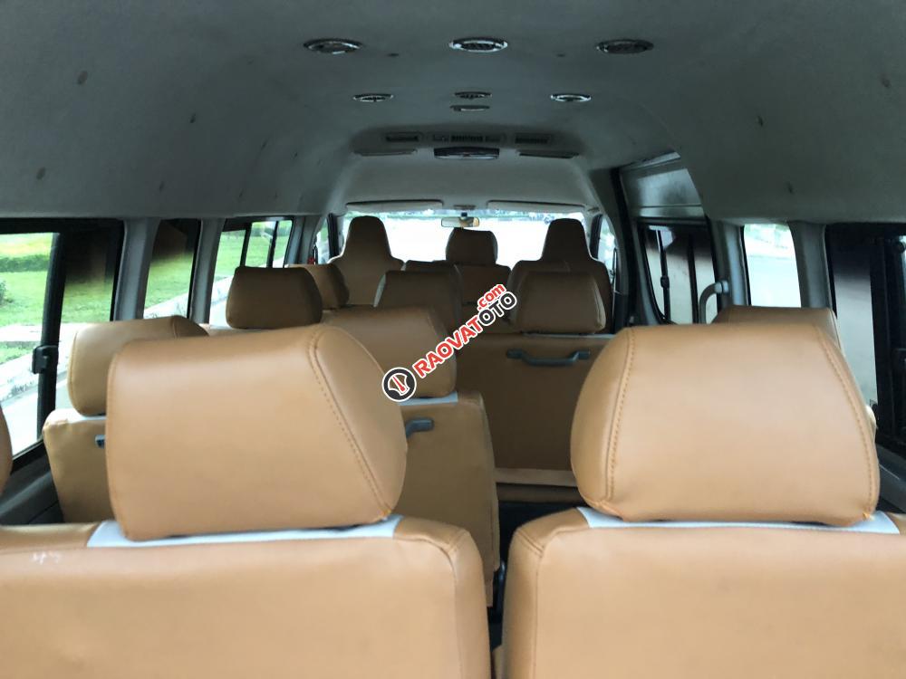 Hiace nhập mới 2009 máy dầu, mui gồ, màu bạc 16 chỗ, ít hao 100km/7 lít. Form mới đèn lớn-3