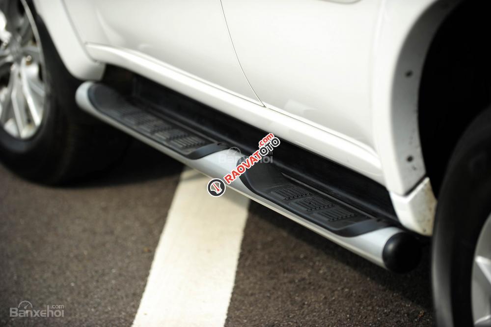 Bán Mitsubishi Pajero Sport máy xăng, 1 cầu, số tự động (G. 2WD-AT), màu trắng 2016-2