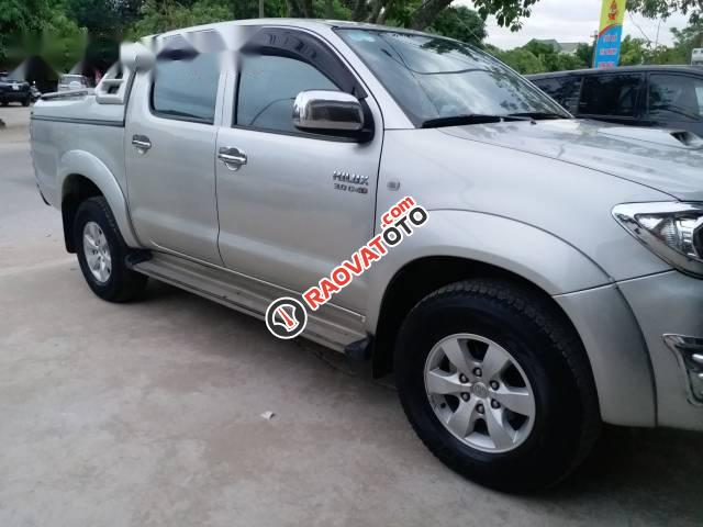 Bán Toyota Hilux 3.0G đời 2011, màu bạc, nhập khẩu nguyên chiếc số sàn, giá tốt-0