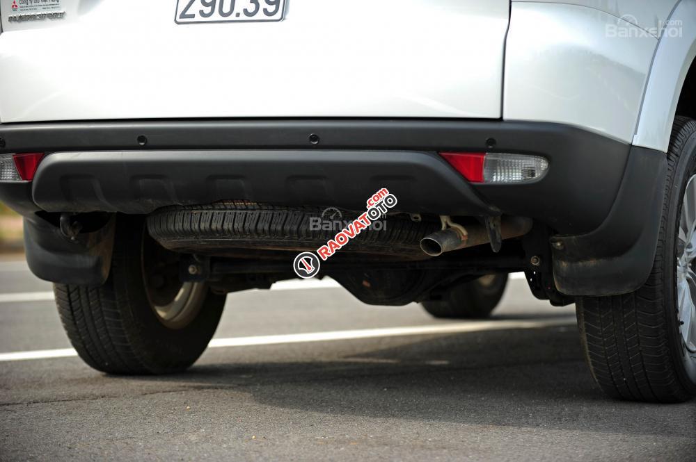 Bán Mitsubishi Pajero Sport máy xăng, 1 cầu, số tự động (G. 2WD-AT), màu trắng 2016-4