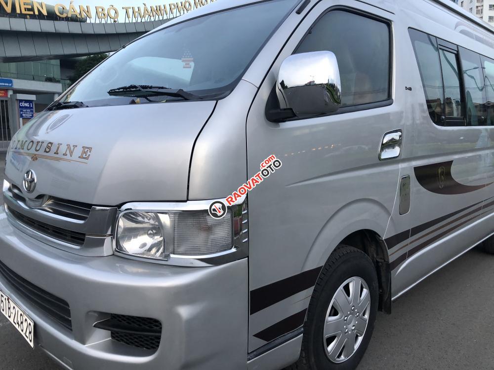 Hiace nhập mới 2009 máy dầu, mui gồ, màu bạc 16 chỗ, ít hao 100km/7 lít. Form mới đèn lớn-4