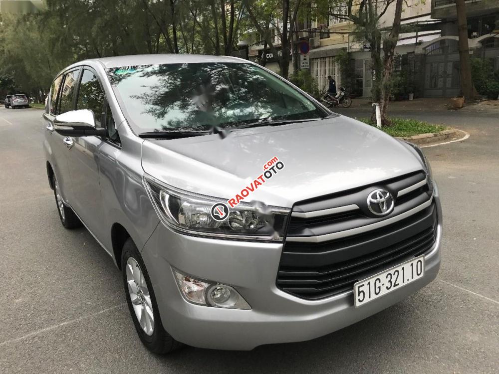 Cần bán xe Toyota Innova 2.0G đời 2017, màu bạc, xe gia đình giá cạnh tranh-3