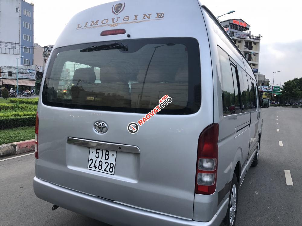 Hiace nhập mới 2009 máy dầu, mui gồ, màu bạc 16 chỗ, ít hao 100km/7 lít. Form mới đèn lớn-1