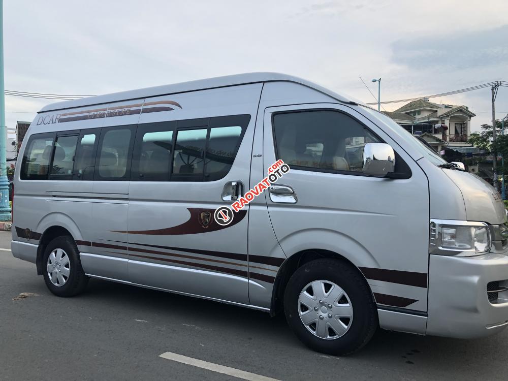 Hiace nhập mới 2009 máy dầu, mui gồ, màu bạc 16 chỗ, ít hao 100km/7 lít. Form mới đèn lớn-0