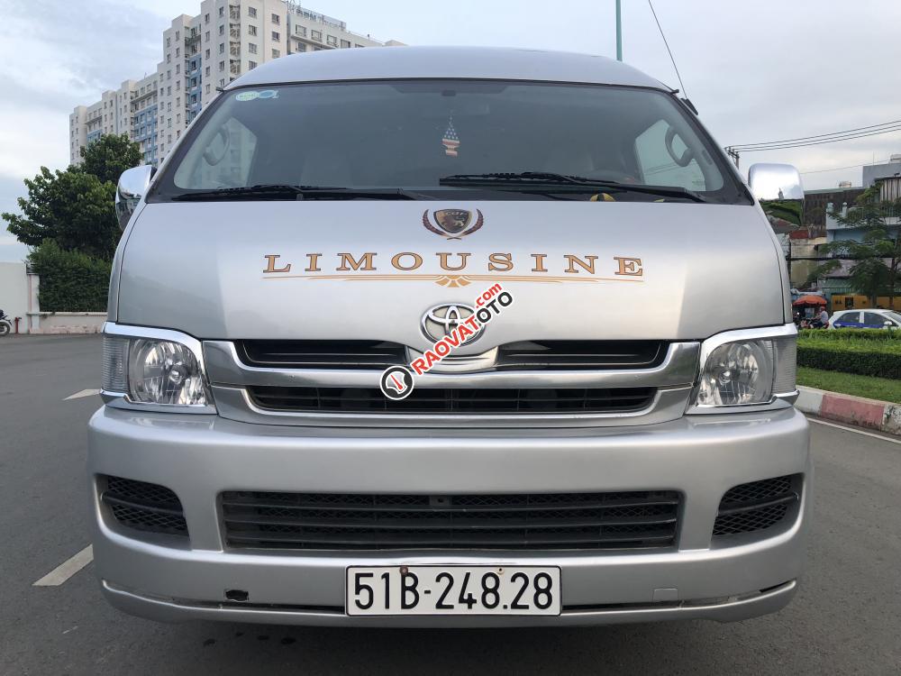 Hiace nhập mới 2009 máy dầu, mui gồ, màu bạc 16 chỗ, ít hao 100km/7 lít. Form mới đèn lớn-8