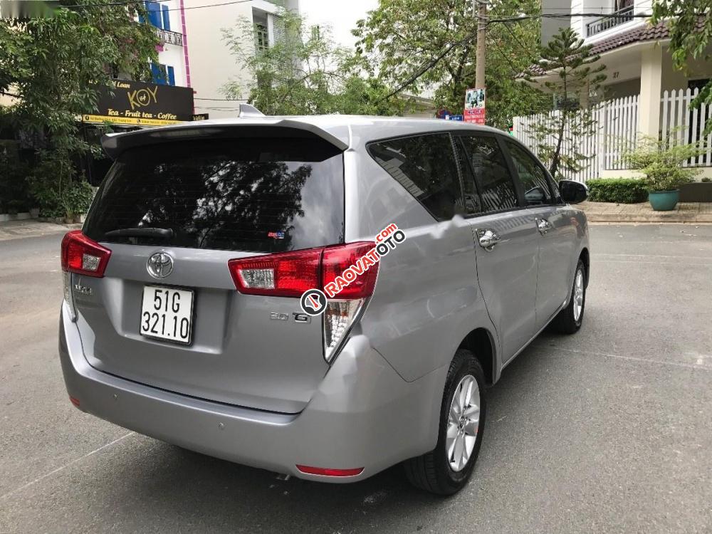 Cần bán xe Toyota Innova 2.0G đời 2017, màu bạc, xe gia đình giá cạnh tranh-5