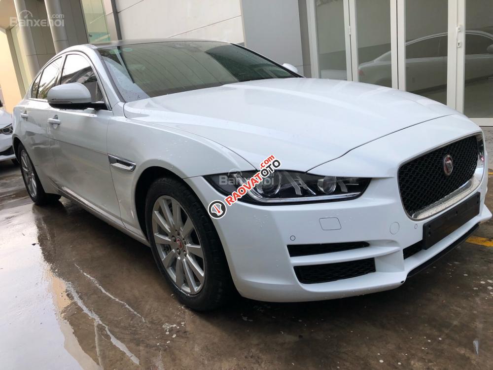 Cần bán xe Jaguar XE Prestige đời 2016, màu trắng, xe còn bảo hành, gọi 0932222253-6