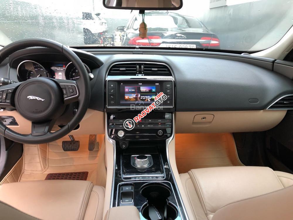 Cần bán xe Jaguar XE Prestige đời 2016, màu trắng, xe còn bảo hành, gọi 0932222253-0