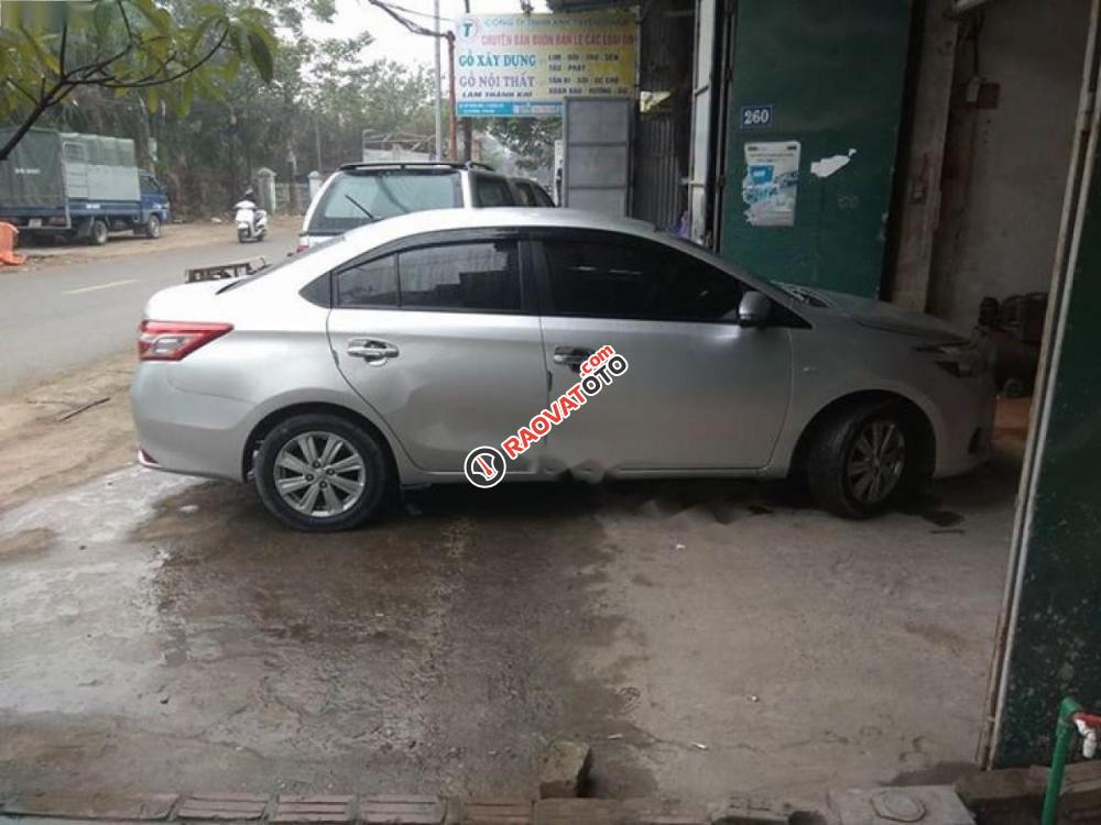 Cần bán gấp Toyota Vios J đời 2014, màu bạc giá cạnh tranh-3