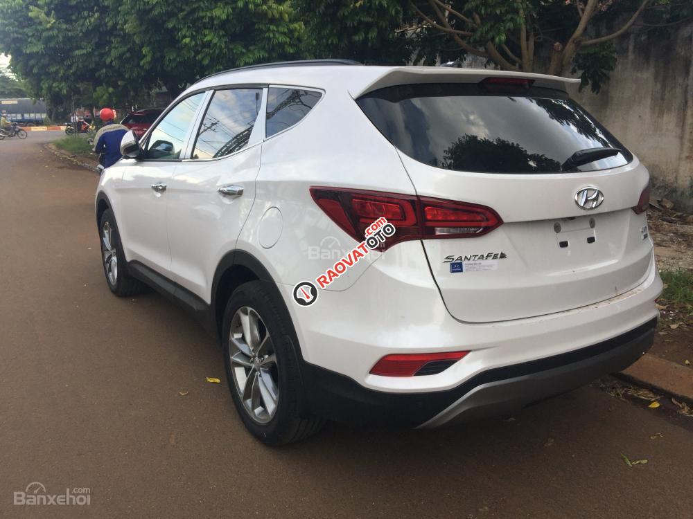 Bán Hyundai Santa Fe sản xuất 2017 New, màu trắng, máy xăng bản tiêu chuẩn, hotline 0948945599 - 0935904141. Chỉ còn 3 xe-0