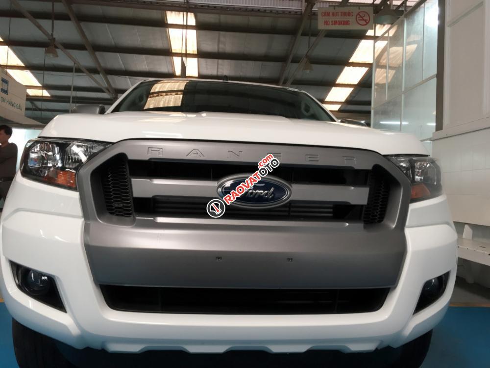 Ford Ranger XLS MT giá tốt nhất, hỗ trợ vay đến 90%. Liên hệ: Ms Loan: 0973.816.048-3