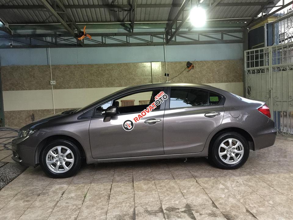 Nhà cần bán xe Honda Civic 1.8 AT 2016, màu nâu xám-0