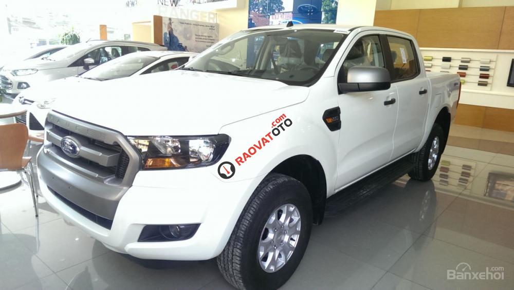 Ford Ranger XLS MT giá tốt nhất, hỗ trợ vay đến 90%. Liên hệ: Ms Loan: 0973.816.048-0