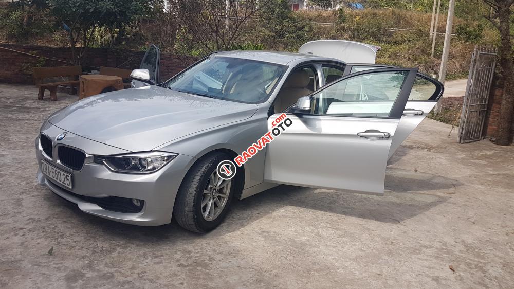 Chính chủ cần bán xe BMW 320i năm 2012, đã nâng cấp màn hình DVD 10inch-7