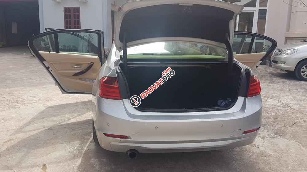 Chính chủ cần bán xe BMW 320i năm 2012, đã nâng cấp màn hình DVD 10inch-9