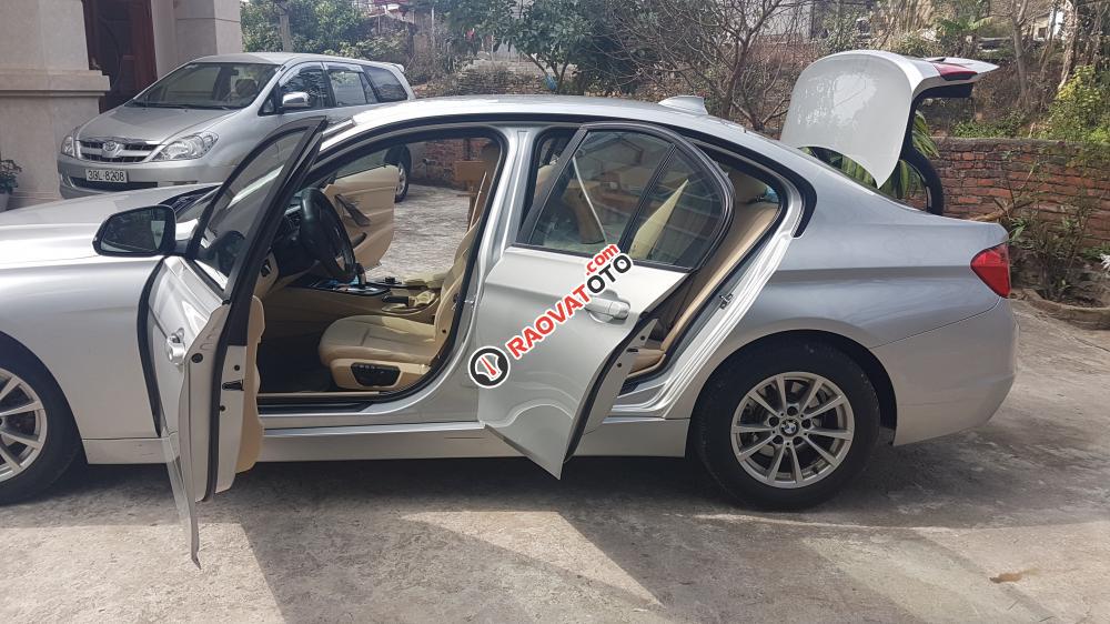 Chính chủ cần bán xe BMW 320i năm 2012, đã nâng cấp màn hình DVD 10inch-10