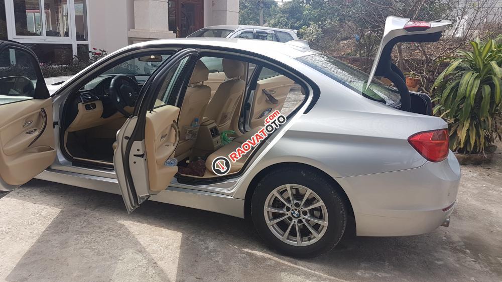 Chính chủ cần bán xe BMW 320i năm 2012, đã nâng cấp màn hình DVD 10inch-8