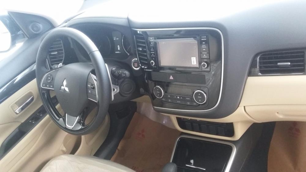 Bán xe Mitsubishi Outlander 2.0 CVT đời 2017, màu nâu, nhập khẩu chính hãng-1
