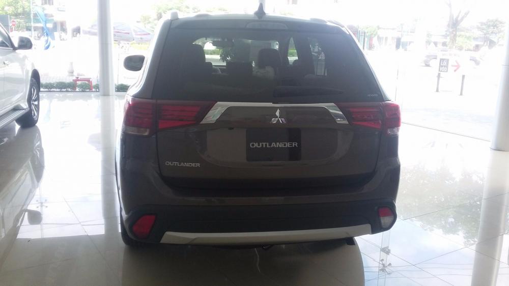 Bán xe Mitsubishi Outlander 2.0 CVT đời 2017, màu nâu, nhập khẩu chính hãng-3