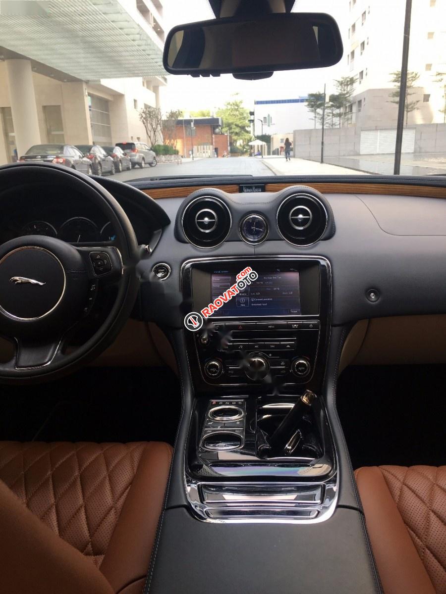 Cần bán xe Jaguar XJ đời 2011, màu đen, xe nhập

-0