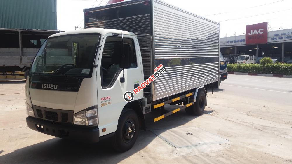 Bán xe tải Isuzu 2T1 thùng kín 3 người, tổng tải 4T99 mới nhất 2017, có sẵn giao ngay-2