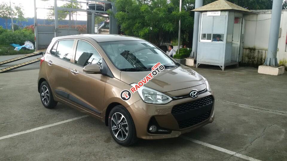 Bán Hyundai Grand i10 AT 1.0 đời 2017, màu nâu-2