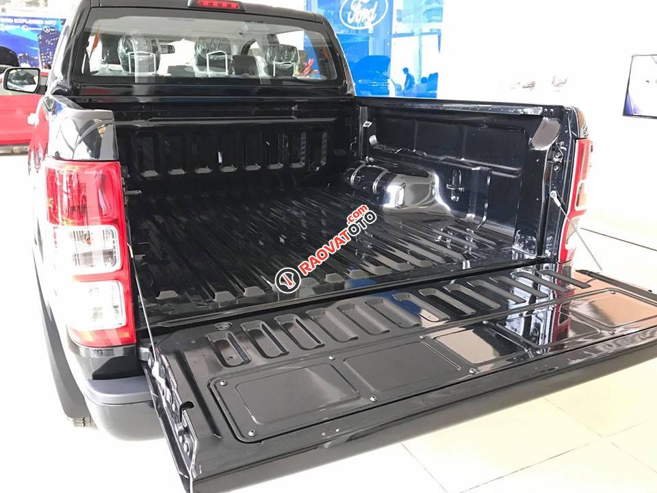 Ford Ranger 2017, giao xe ngay, vay trả góp 90%, tặng thùng, lót thùng, phim, LH: 0938 055 993-6