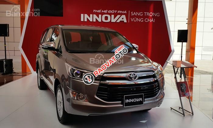 Tặng bảo hiểm vật chất, tiền mặt, phụ kiện khi mua Toyota Innova E, hotline 0987404316-3