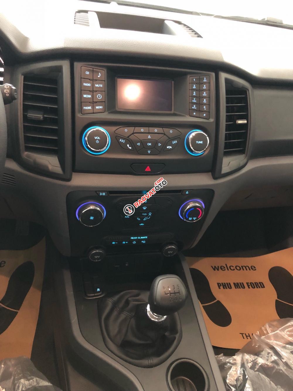 Bán Ford Everest 4x4 MT sản xuất 2017, màu trắng, nhập khẩu-7