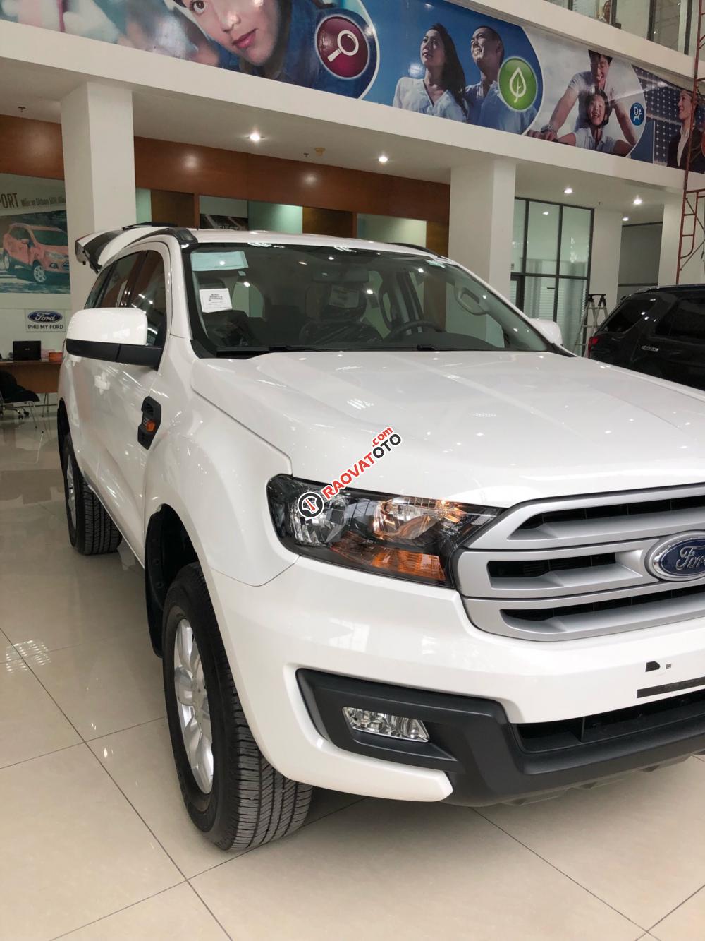 Bán Ford Everest 4x4 MT sản xuất 2017, màu trắng, nhập khẩu-1