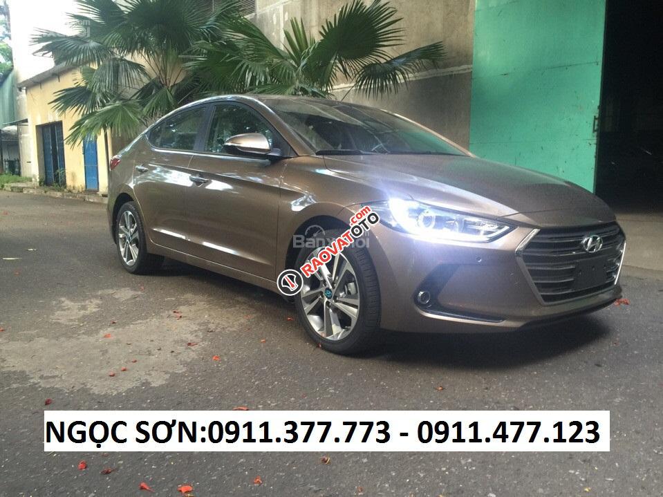 Cần bán xe Hyundai Elantra, màu nâu, trả góp 90% xe khuyến mãi 20 triệu, LH Ngọc Sơn: 0911.377.773-1