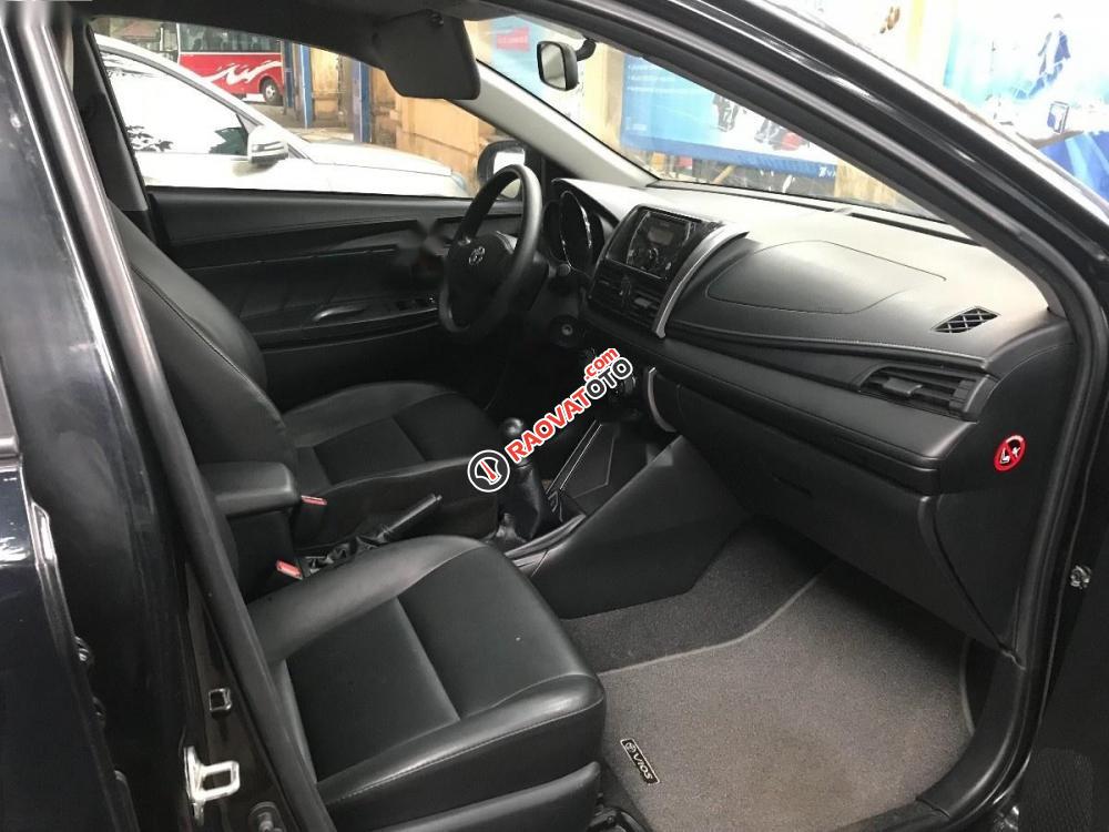 Cần bán lại xe Toyota Vios J đời 2015, màu đen như mới-2