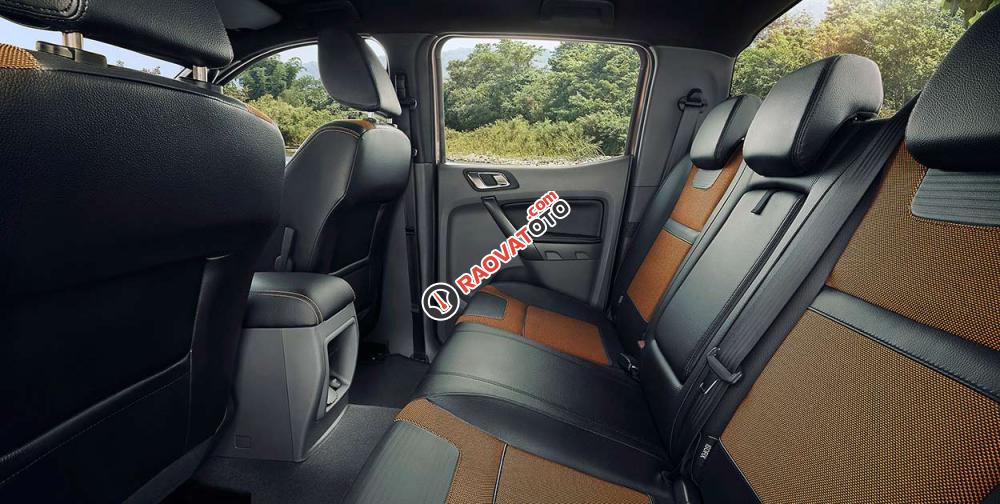 Bán Ford Ranger Wildtrak đời 2017, màu bạc, xe nhập, giá chỉ 915 triệu-6