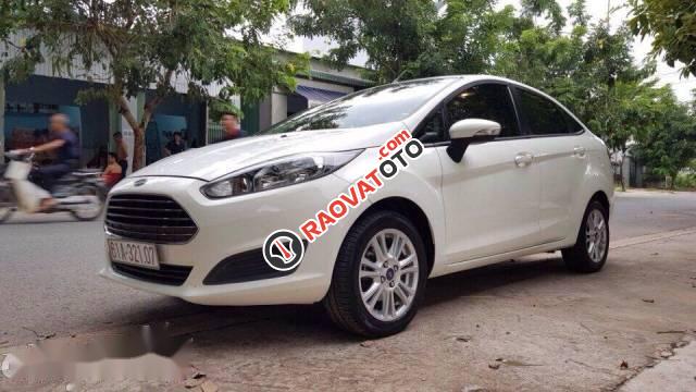 Bán gấp Ford Fiesta 1.5AT đời 2015, màu trắng số tự động, giá tốt-3