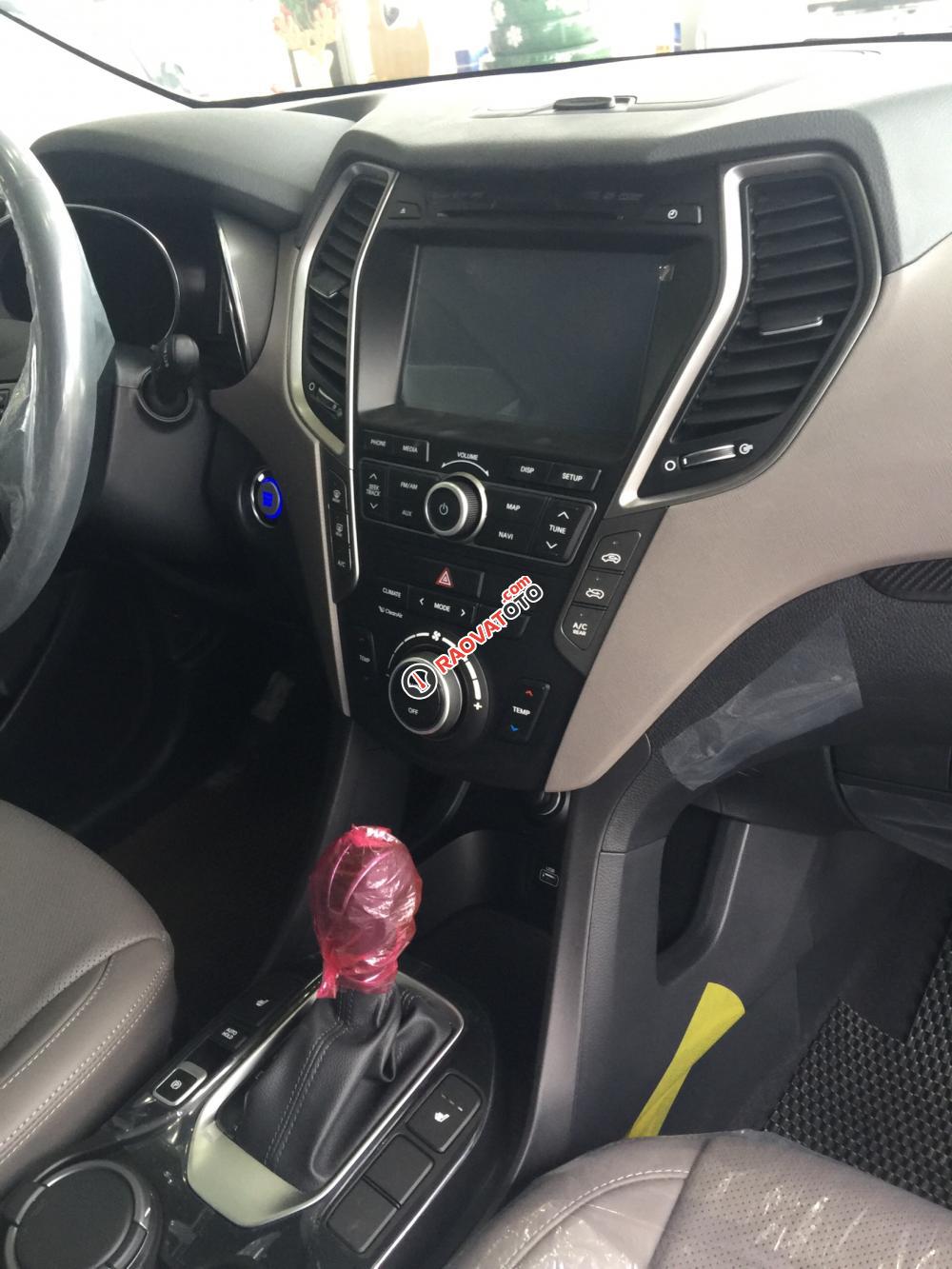 Bán Hyundai Santa Fe 2.4 AT 2018 máy xăng tiêu chuẩn, hỗ trợ vay 85% giá trị xe, hotline đặt xe: 0948.94.55.99 - 0935.90.41-0