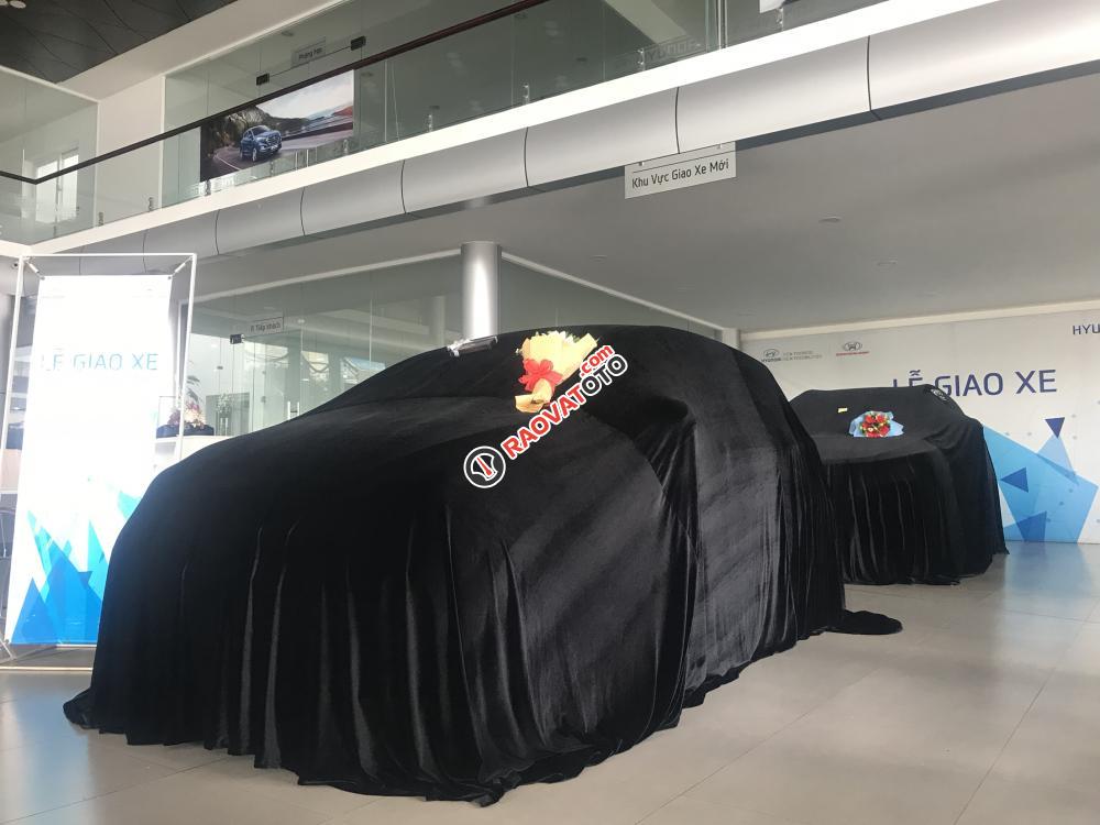 Bán Hyundai Santa Fe 2.4 AT 2018 máy xăng tiêu chuẩn, hỗ trợ vay 85% giá trị xe, hotline đặt xe: 0948.94.55.99 - 0935.90.41-6