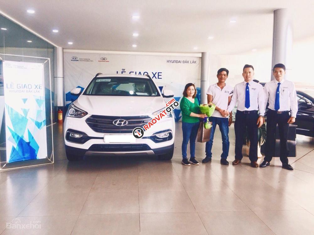 Bán Hyundai Santa Fe 2.4 AT 2018 máy xăng tiêu chuẩn, hỗ trợ vay 85% giá trị xe, hotline đặt xe: 0948.94.55.99 - 0935.90.41-17
