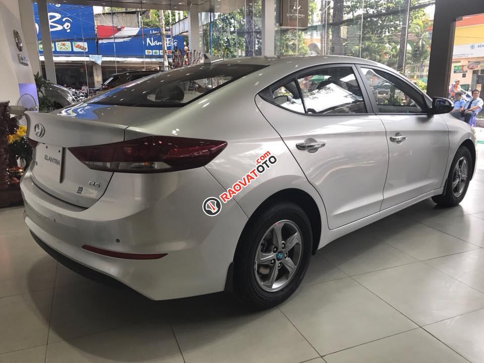 Bán Hyundai Elantra 1.6 MT đời 2018, hỗ trợ vay 85% giá trị xe, hotline đặt xe đi Tết: 0948.94.55.99 - 0935.90.41.41-4