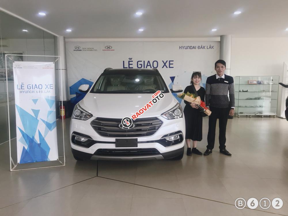 Bán Hyundai Santa Fe 2.4 AT 2018 máy xăng tiêu chuẩn, hỗ trợ vay 85% giá trị xe, hotline đặt xe: 0948.94.55.99 - 0935.90.41-8