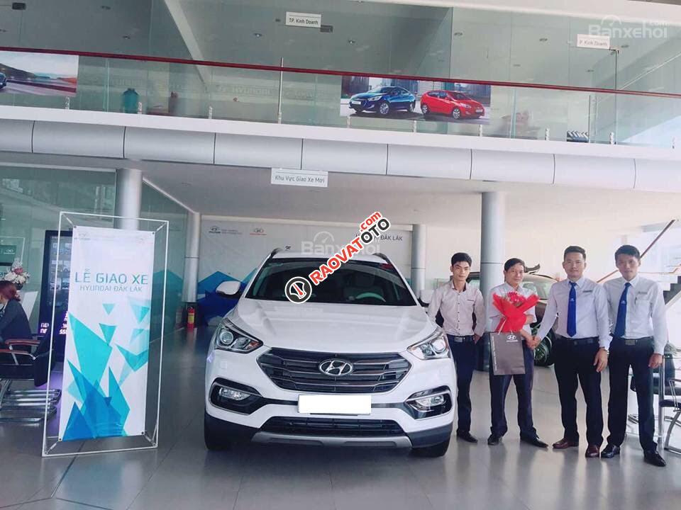 Bán Hyundai Santa Fe 2.4 AT 2018 máy xăng tiêu chuẩn, hỗ trợ vay 85% giá trị xe, hotline đặt xe: 0948.94.55.99 - 0935.90.41-16