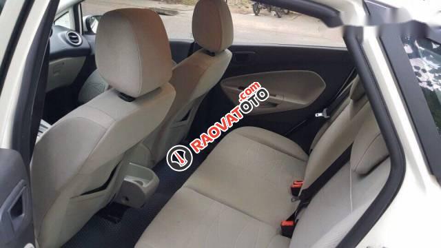 Bán gấp Ford Fiesta 1.5AT đời 2015, màu trắng số tự động, giá tốt-1