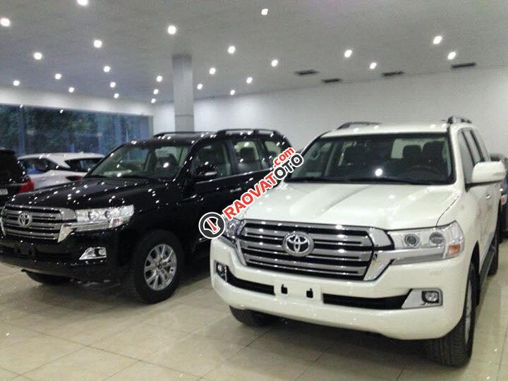 Bán Toyota Land Cruiser VX 4.6 V8 AT đời 2017, màu đen, nhập khẩu nguyên chiếc-6