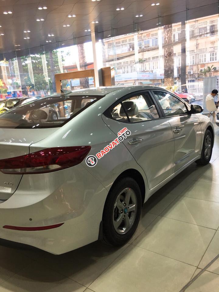 Bán Hyundai Elantra 1.6 MT đời 2018, hỗ trợ vay 85% giá trị xe, hotline đặt xe đi Tết: 0948.94.55.99 - 0935.90.41.41-6