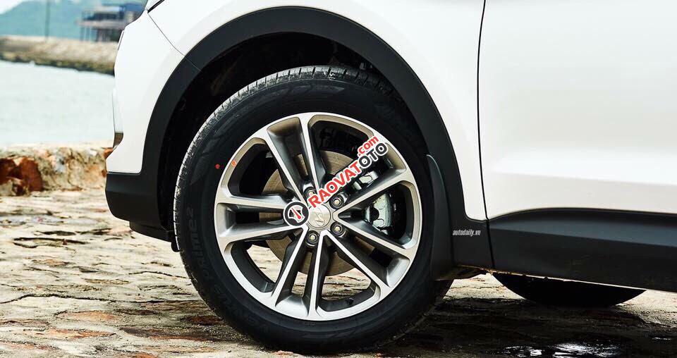 Bán Hyundai Santa Fe 2.4 AT 2018 máy xăng tiêu chuẩn, hỗ trợ vay 85% giá trị xe, hotline đặt xe: 0948.94.55.99 - 0935.90.41-9