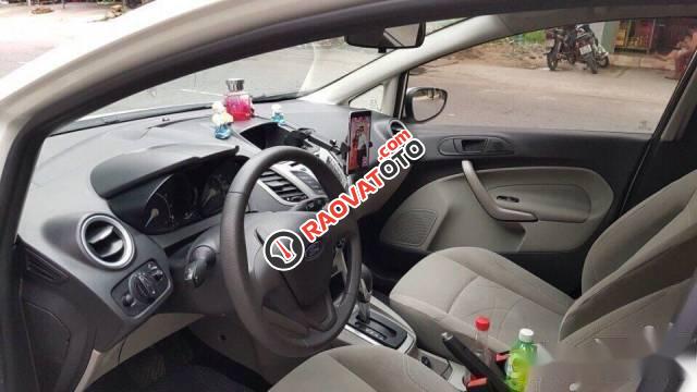 Bán gấp Ford Fiesta 1.5AT đời 2015, màu trắng số tự động, giá tốt-2