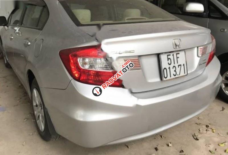Bán Honda Civic 1.8 MT sản xuất 2014, màu bạc số sàn giá cạnh tranh-4