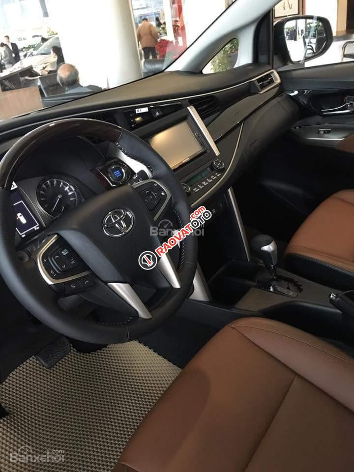 Giá xe Toyota Innova 2.0E MT đời 2018, đủ màu, giao xe ngay, hỗ trợ trả góp lãi suất-6