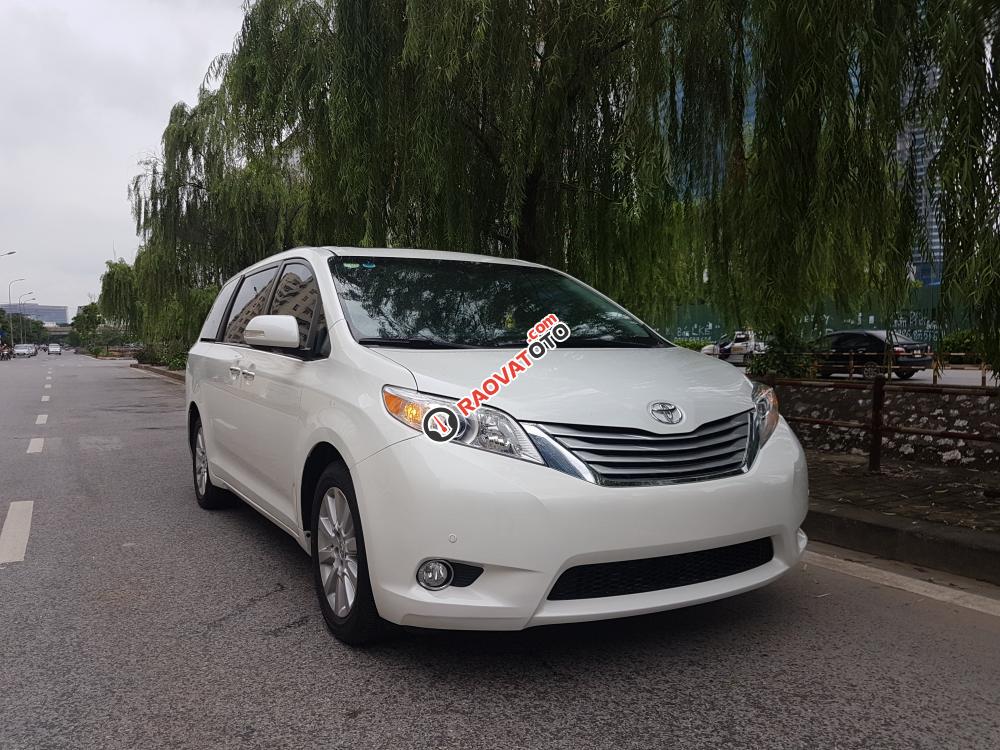 Bán xe Toyota Sienna 3.5 Limited, sản xuất 2014 đăng ký lần đầu 2016, màu trắng bản đủ-0