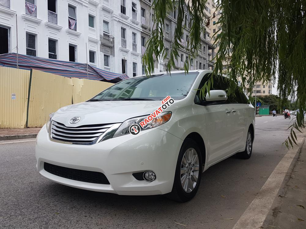 Bán xe Toyota Sienna 3.5 Limited, sản xuất 2014 đăng ký lần đầu 2016, màu trắng bản đủ-2